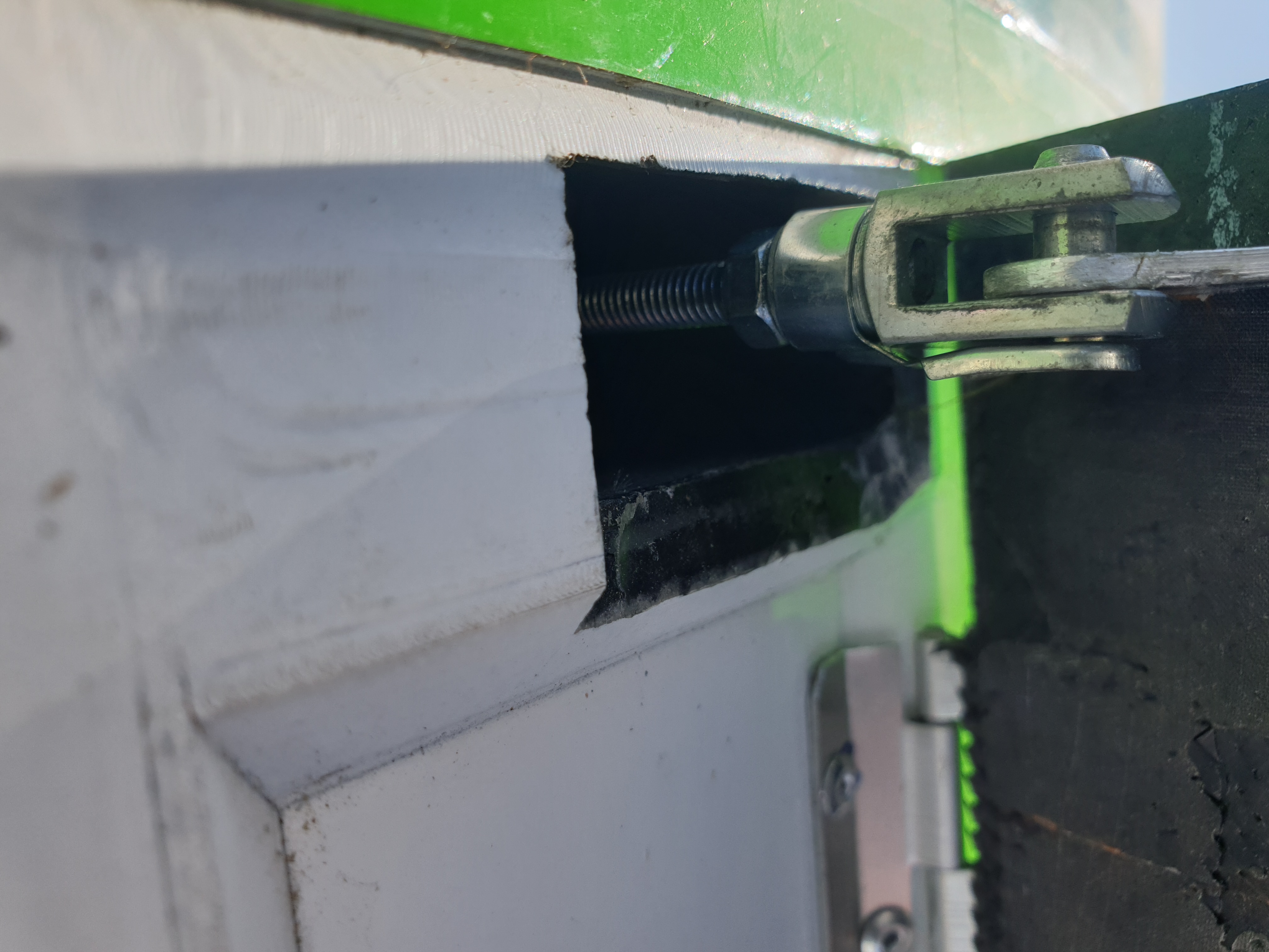 Klappenantriebshebel verriegeln